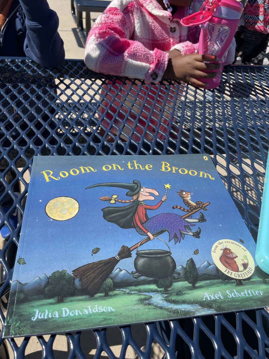 Beautiful day to go outside and read a fun Halloween book and practice story retell📚 <a href="/HumbleISD_GE/">Groves Elementary</a> <a href="/SLPsHumbleISD/">Humble ISD Speech Language Pathology Team</a>