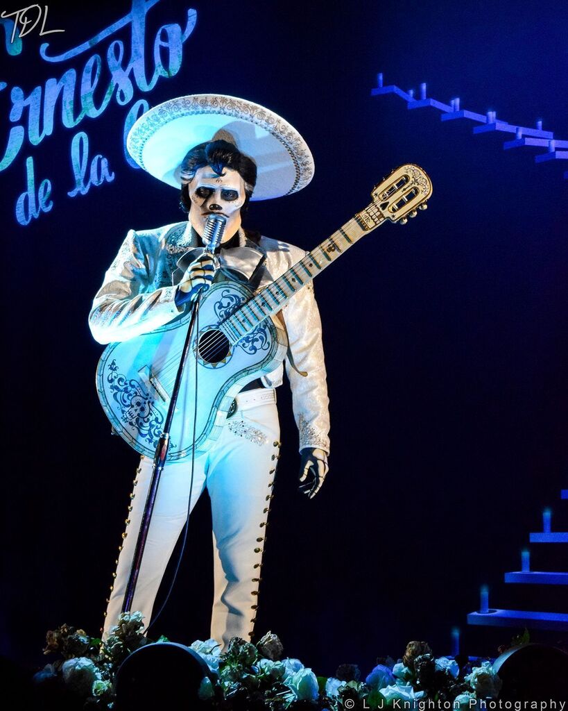 LJK_Photography's tweet photo. 19th October 2022
Ernesto De La Cruz
.
#disneyland #disneylandresort #californiaadventure #boogiebash #boobash #oogieboogiebash #ernesto #ernestodelacruz #photography #dca #dlr #disney https://t.co/Y6Ie0vPy0W https://t.co/GVB5s1TN0N