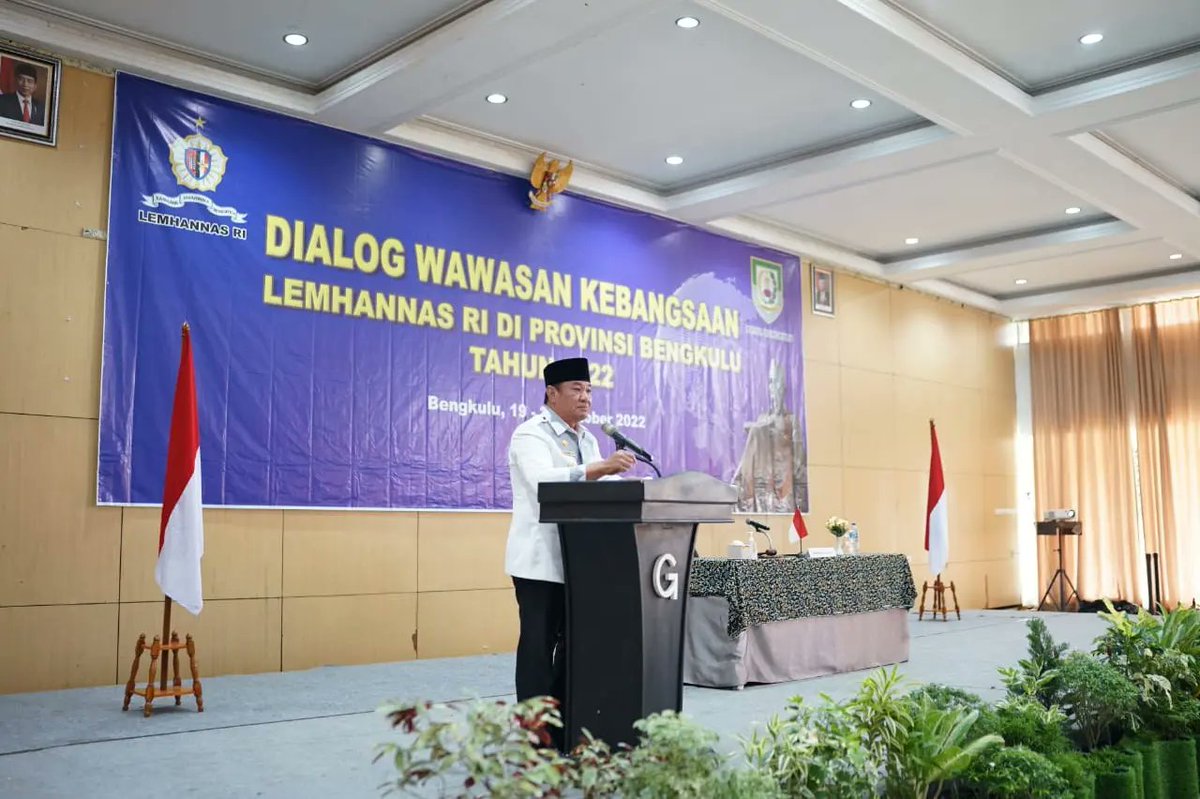 rosjonsyah64's tweet photo. Dialog Wawasan Kebangsaan Lemhannas RI di Ruang Ballroom Hotel Grage  Bengkulu, Rabu (19/10/2022).

Atas nama Pemerintah Provinsi (Pemprov) memberikan apresiasi yang setinggi-tingginya atas dialog terselenggaranya wawasan kebangsaan yang diadakan Lemhanas RI ini. https://t.co/sABhluo1Cp
