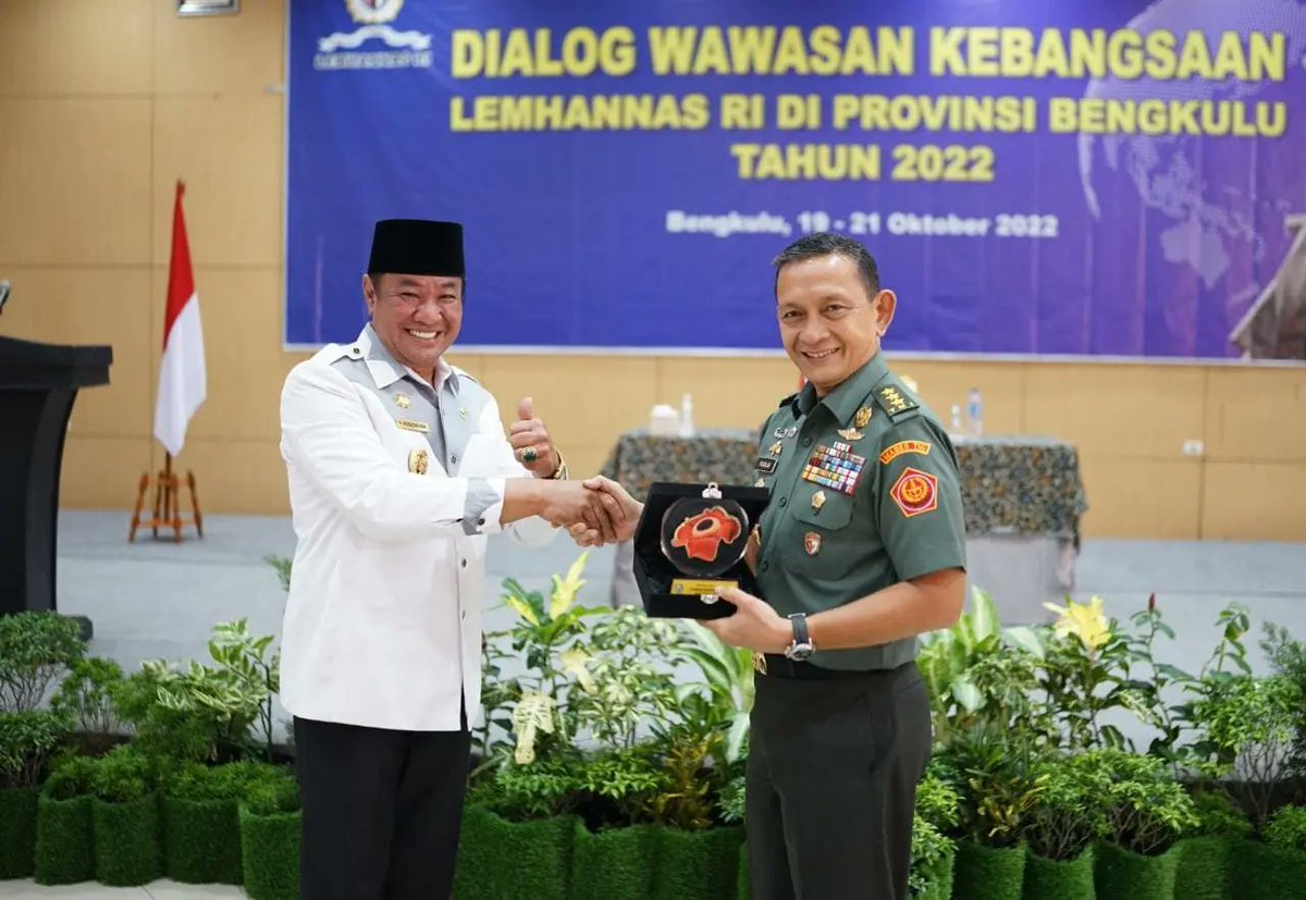 rosjonsyah64's tweet photo. Dialog Wawasan Kebangsaan Lemhannas RI di Ruang Ballroom Hotel Grage  Bengkulu, Rabu (19/10/2022).

Atas nama Pemerintah Provinsi (Pemprov) memberikan apresiasi yang setinggi-tingginya atas dialog terselenggaranya wawasan kebangsaan yang diadakan Lemhanas RI ini. https://t.co/sABhluo1Cp