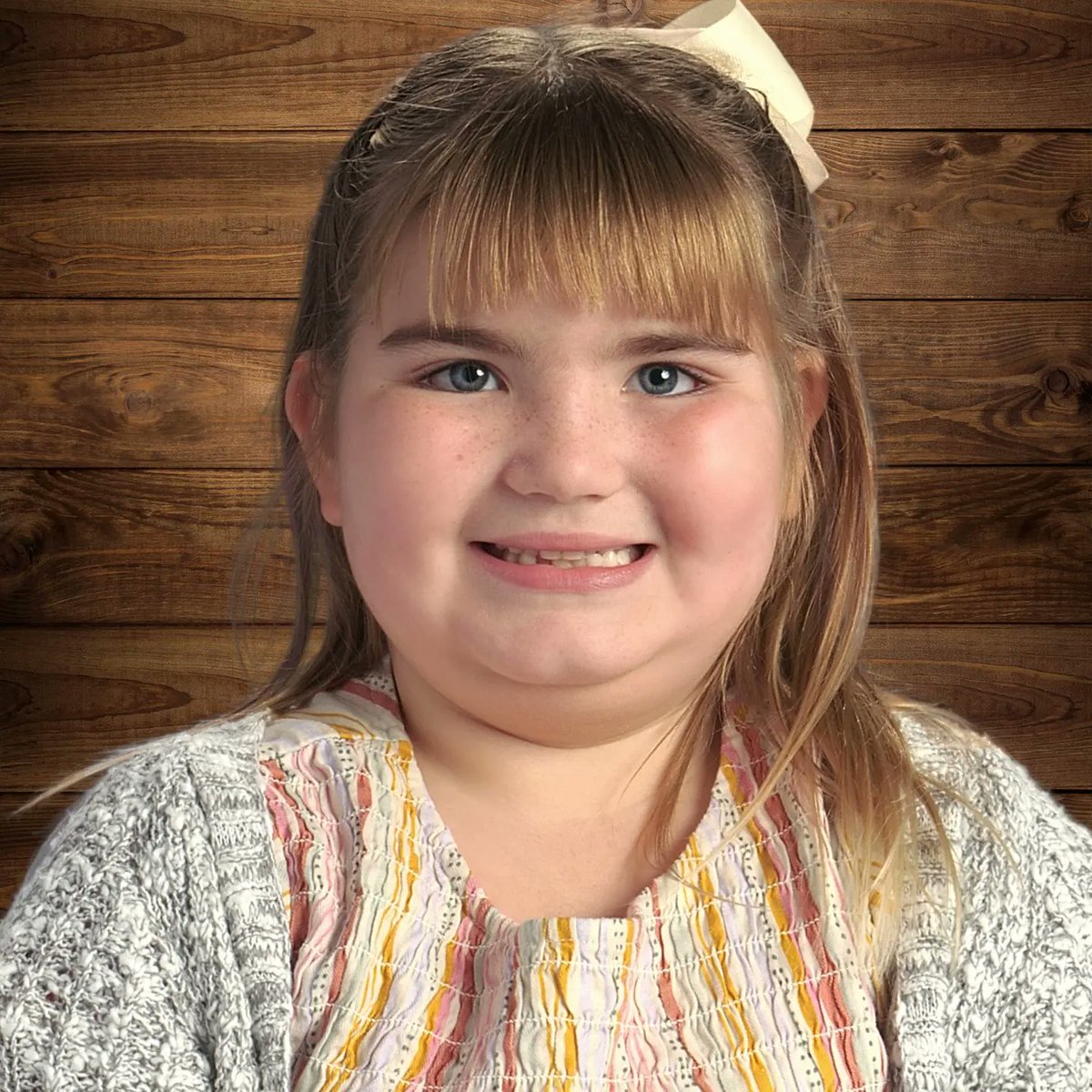 kellydorbit's tweet photo. My baby girls Fall School Pictures - 2022🎒📷

#elizabethrose #firstgrade #cheesysmile https://t.co/jCEdKATnaw