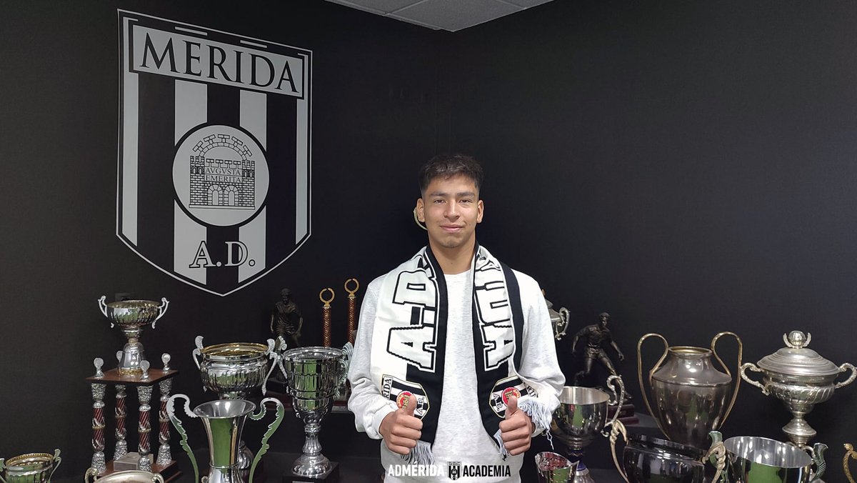 💥 𝐍𝐮𝐞𝐯𝐚 𝐈𝐧𝐜𝐨𝐫𝐩𝐨𝐫𝐚𝐜𝐢𝐨́𝐧 💥

✅📝 César Halminton Muñoz Arevalo se convierte en nuevo jugador del #JuvenilA

⚪️⚫️ ¡Bienvenido y a por todas!

😊 Gracias a #PenyaCiutadellaEsportiva por las facilidades mostradas en el acuerdo