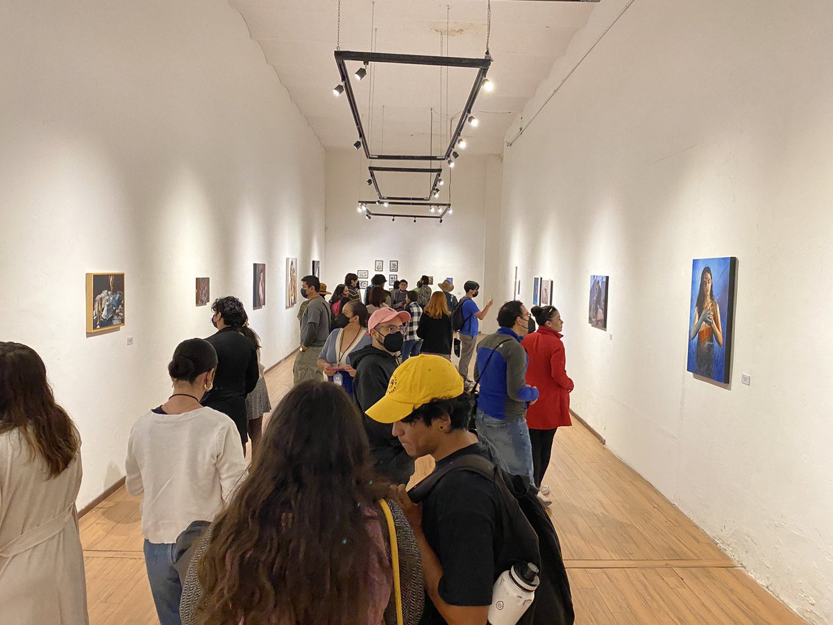 RevueltasDgo's tweet photo. "10 creadores a 10 tiempos" Ponen a prueba su creatividad y los límites temporales. Desde hoy ven a conocer su exposición y el particular reto de pintar en vivo. Ven al Museo Gurza #GozaDelRevueltas donde también con las #ArtesPlásticas #VuelveLaLuz @EVillegasV https://t.co/OVwedxReQ8