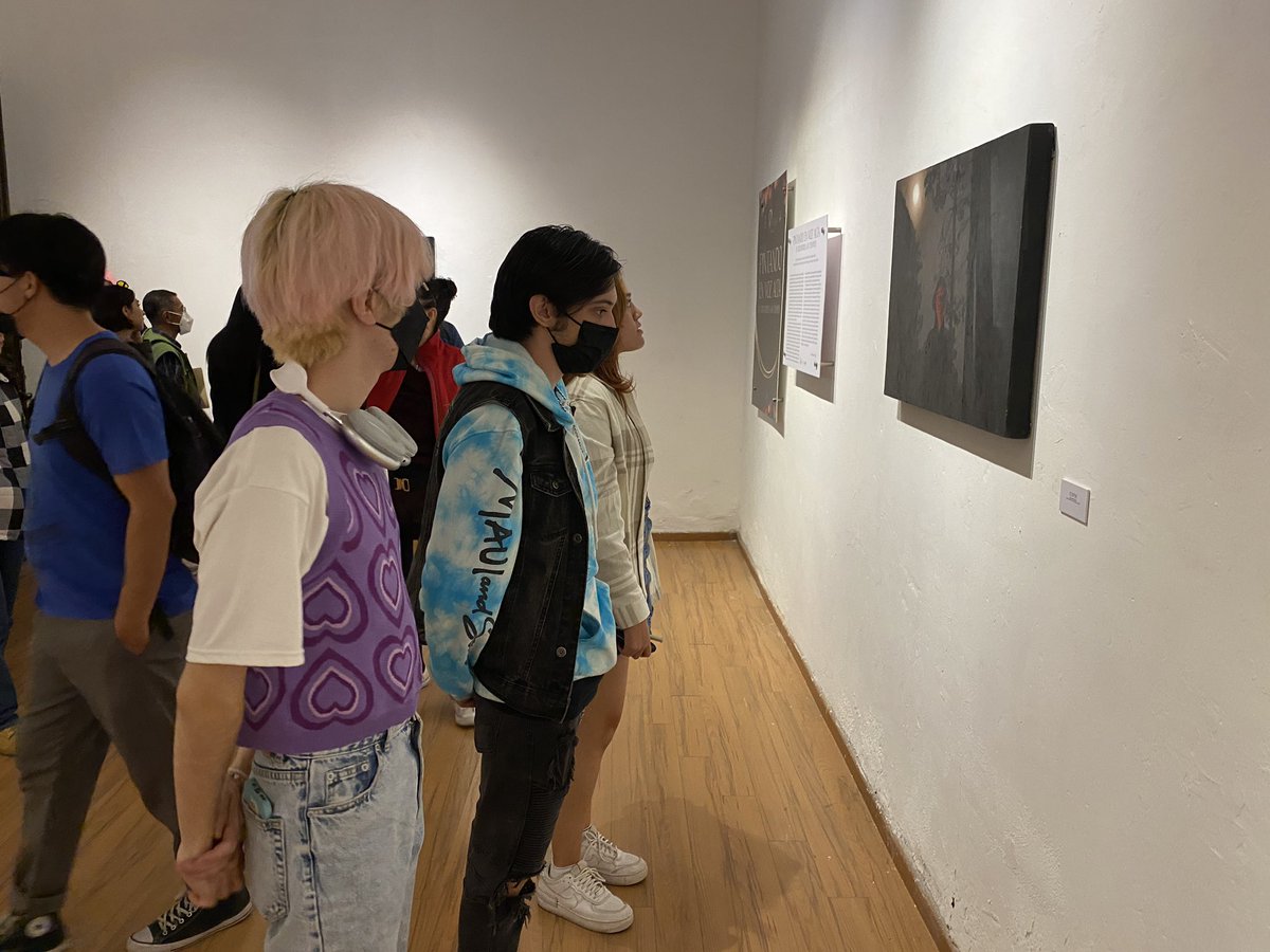 RevueltasDgo's tweet photo. "10 creadores a 10 tiempos" Ponen a prueba su creatividad y los límites temporales. Desde hoy ven a conocer su exposición y el particular reto de pintar en vivo. Ven al Museo Gurza #GozaDelRevueltas donde también con las #ArtesPlásticas #VuelveLaLuz @EVillegasV https://t.co/OVwedxReQ8