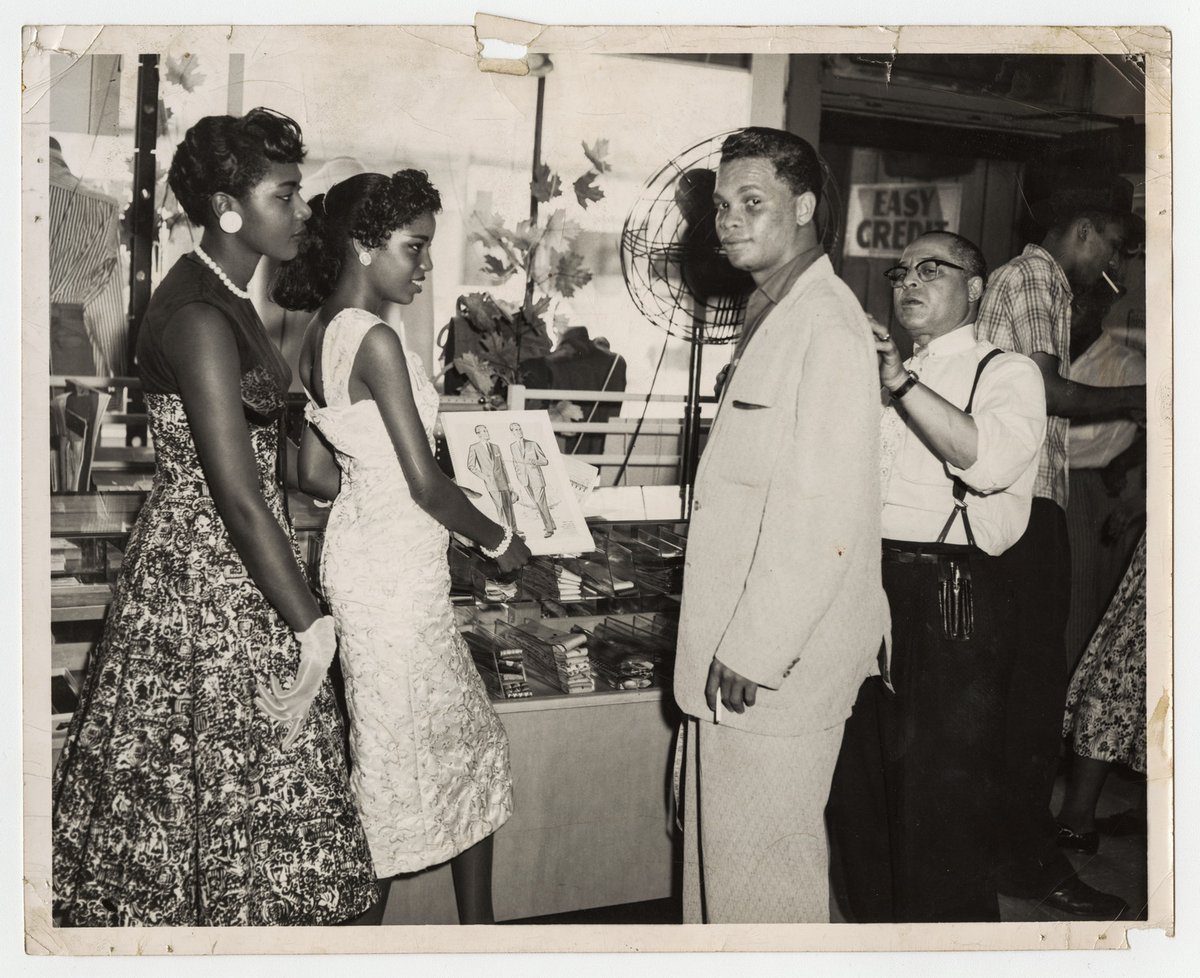 ChicagoMuseum's tweet photo. New on the blog: As a tailor on 47th St. in Bronzeville Scotty Piper outfitted scores of Black entertainers & notable Chicagoans. CHM costume collection mgr Jessica Pushor writes about his fascinating life, career & generous donations to CHM. https://t.co/9h8k3IiAzL #TreasuredTen https://t.co/6FcokfsuCQ