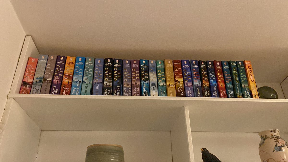 MichaelaArrows's tweet photo. @LeeChildReacher @LeeChildReacher I have to wait for the paperback or it will ruin my bookcase! https://t.co/kHWlLr6rXU