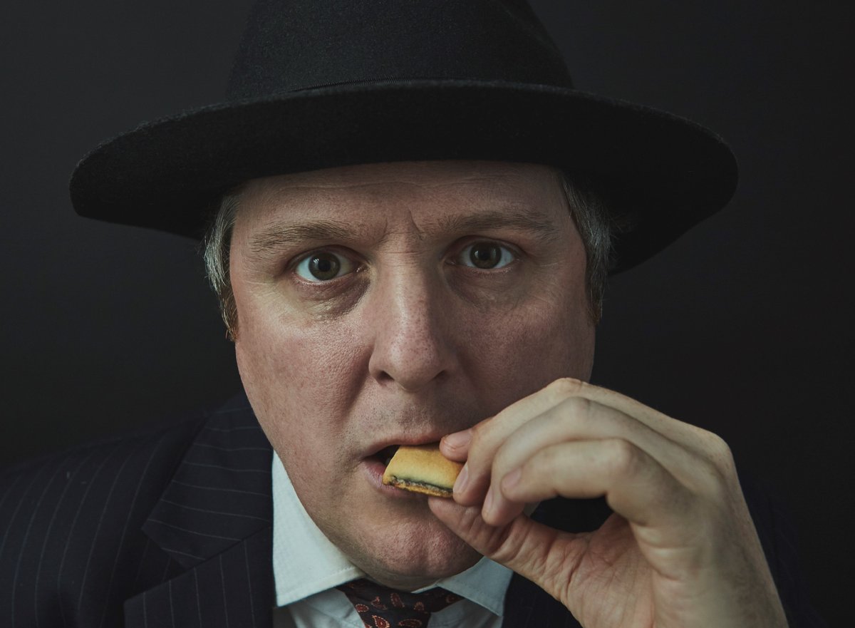 🚨 TIM KEY: MULBERRY 🚨 Tim Key is back with an all-new show and he's coming to the MAC in May 2023. Ruminations about the great indoors with a bit of stamping around. Velour tracksuit, continental lagers, some “poetry”. 🎟️ON SALE FRIDAY 10AM on themaclive.com