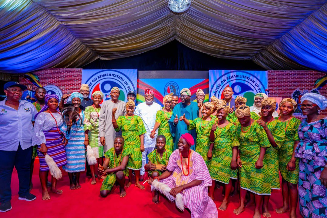 Today, we continued our drive to make the learning environment conducive for our children with a virtual commissioning of expanded infrastructure in our public schools.

With the addition of newly built 150 blocks of classrooms and 1,386-bed hostels to 15 existing schools…

1/4