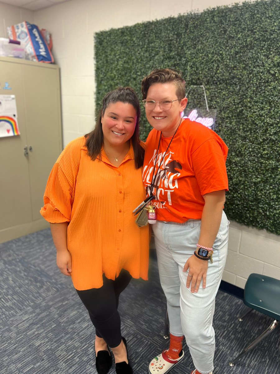 TaylorH3523's tweet photo. unity day! 🧡 #endbullying #freedomelementary @freedomvolusia @Ms_Caracola @GoodwinGMS https://t.co/EfLRjXDQAo