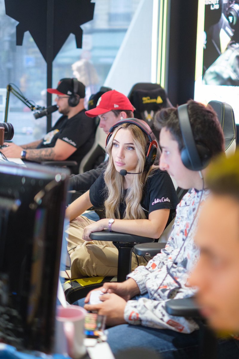 souvenir du live caritatif <a href="/squad_humanity/">Squad Of Humanity #soh2023</a> au <a href="/VitalityHive/">Vitality Hive 🐝</a> 🐝💛