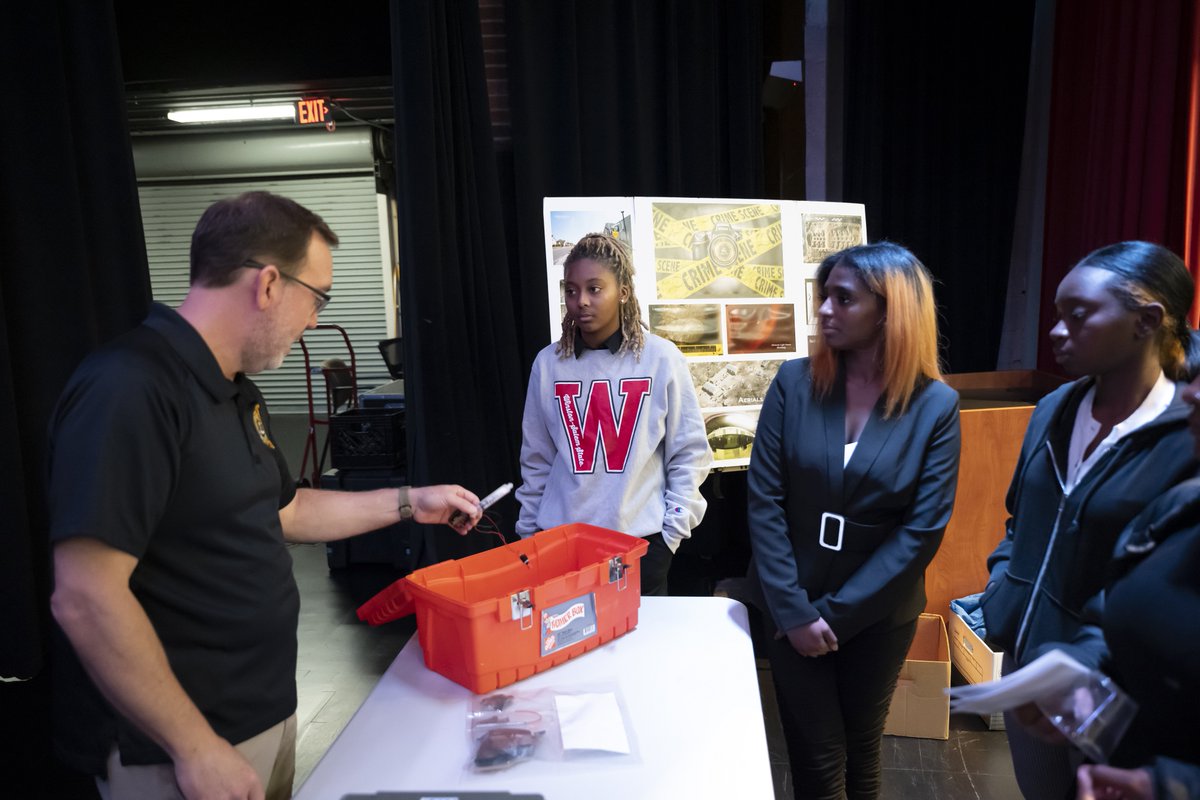 FBICharlotte's tweet photo. Here are more pictures from last week's #FBI Collegiate Academy with students from @WSSURAMS &amp; @ncatsuaggies. The group asked great questions and participated in hands-on demonstrations to collect &amp; process evidence. We hope they all apply to the #FBI! https://t.co/IpfzNIEHCy https://t.co/6m1AYzJvgr