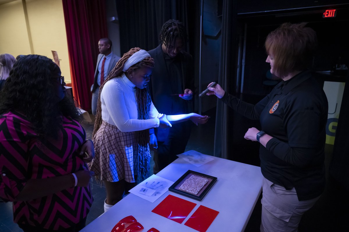 FBICharlotte's tweet photo. Here are more pictures from last week's #FBI Collegiate Academy with students from @WSSURAMS &amp; @ncatsuaggies. The group asked great questions and participated in hands-on demonstrations to collect &amp; process evidence. We hope they all apply to the #FBI! https://t.co/IpfzNIEHCy https://t.co/6m1AYzJvgr