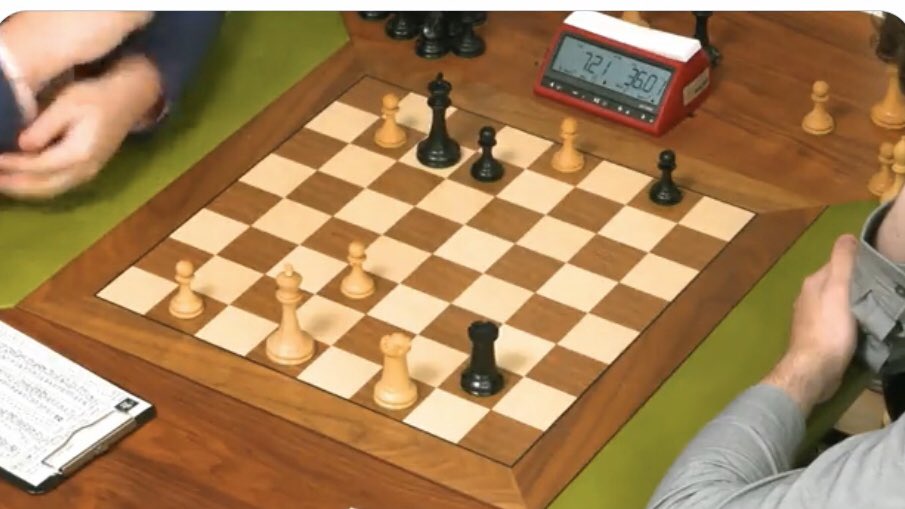 FlyingH48405817's tweet photo. 2/2 ...refery would have a look to the bord and seein paradocsal situation that black is playing without King, which was in the hands of his rival, need immediately to stop the chess watch and impose penalty: defeat for white! It was Hans’ fair play, but referery must see this. https://t.co/a1VpjdKUqp