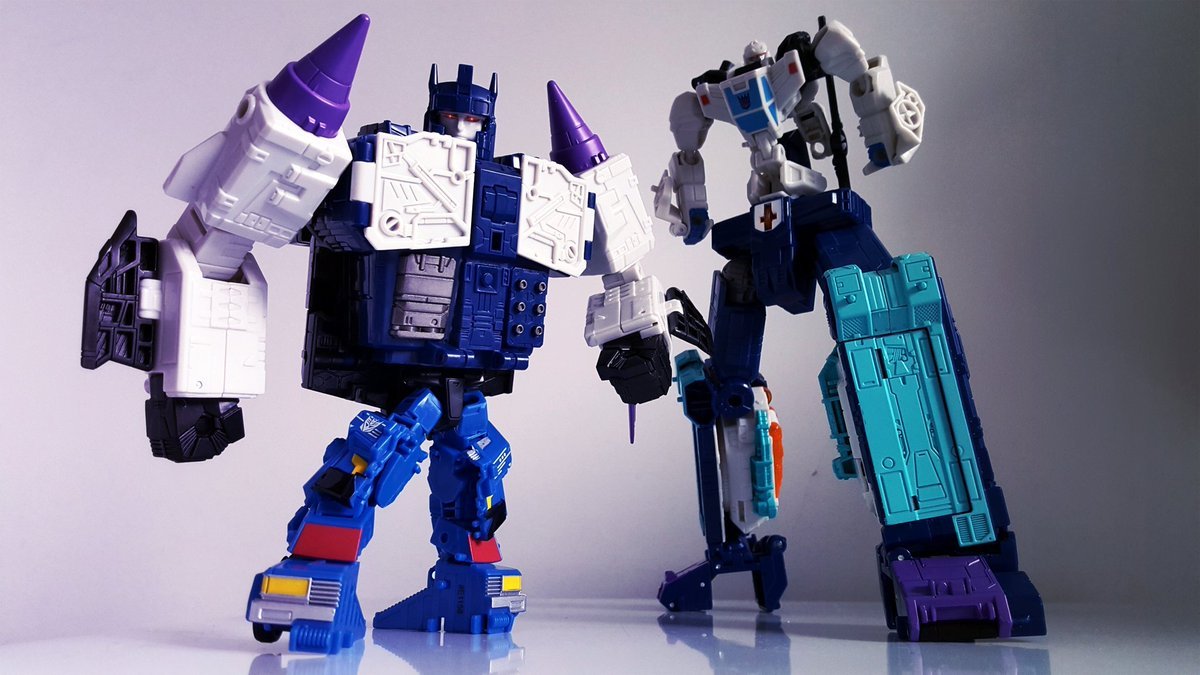 TF_Moments's tweet photo. POTP Battletrap uses the same size connector holes as TR Overlord. (2018) https://t.co/dZQaYtbFAX