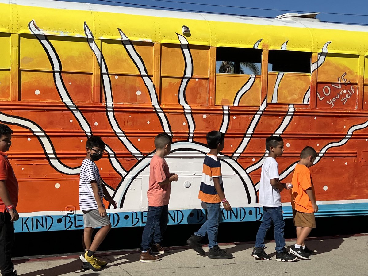 CJUSDStudentSvc's tweet photo. The excitement is contagious here @RuthGrimesRAMS for #UnityDay22! #BullyingPrevention #CJUSD #CJUSDKindness @ColtonJUSD @PACERCenter https://t.co/Ux8rqR1UNk