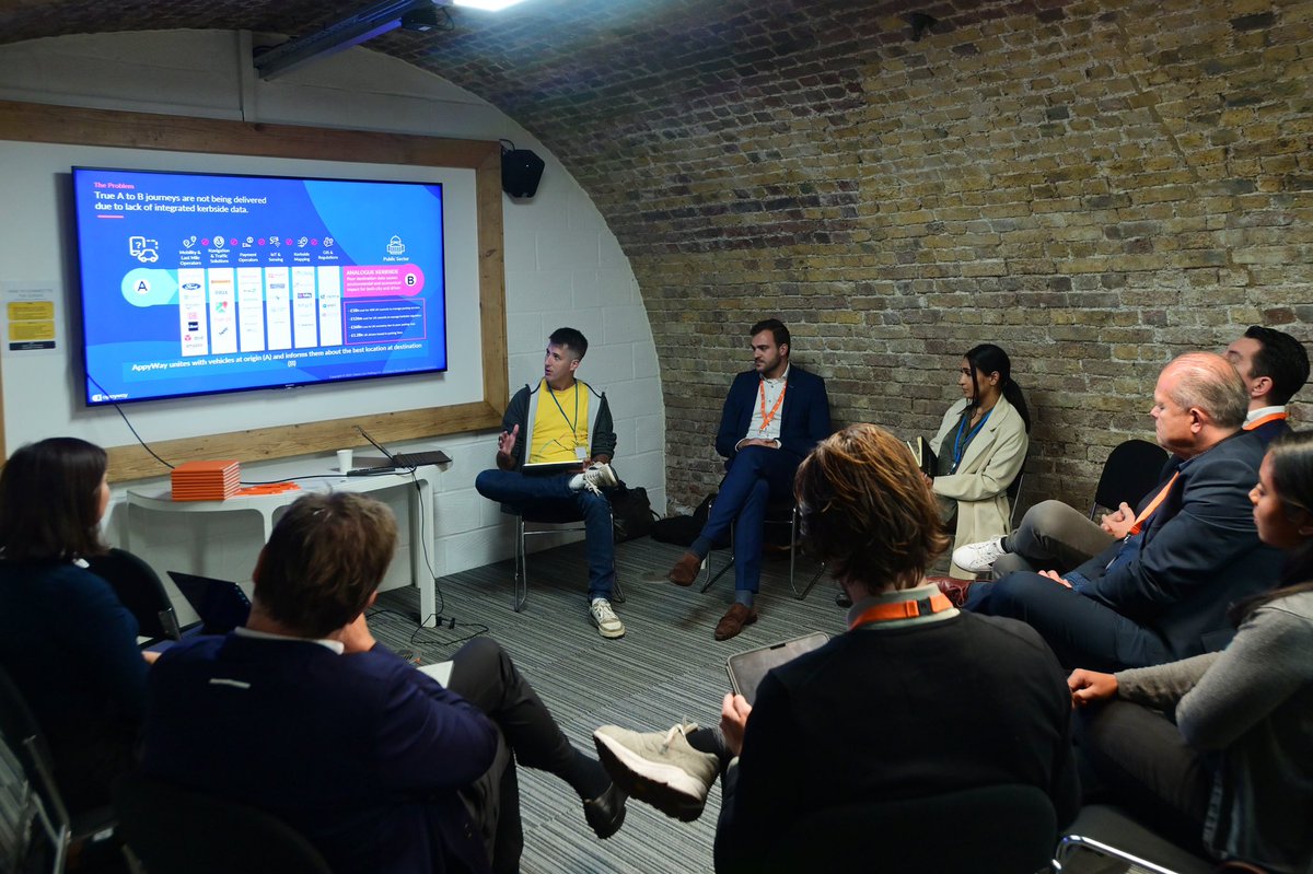 NLinUK's tweet photo. Day 2 of the #NLUK Trade Mission was packed with expert sessions on #AI for energy systems, active passenger transport & the potential of #mobility data.
👏🏼 A big thank you to our speakers:
@EnergySysCat
@Alliander
@RHDHV
@BerylBikes
@appy_way
@Humanising_AI
#smartpartners https://t.co/kNFvNKUSnz
