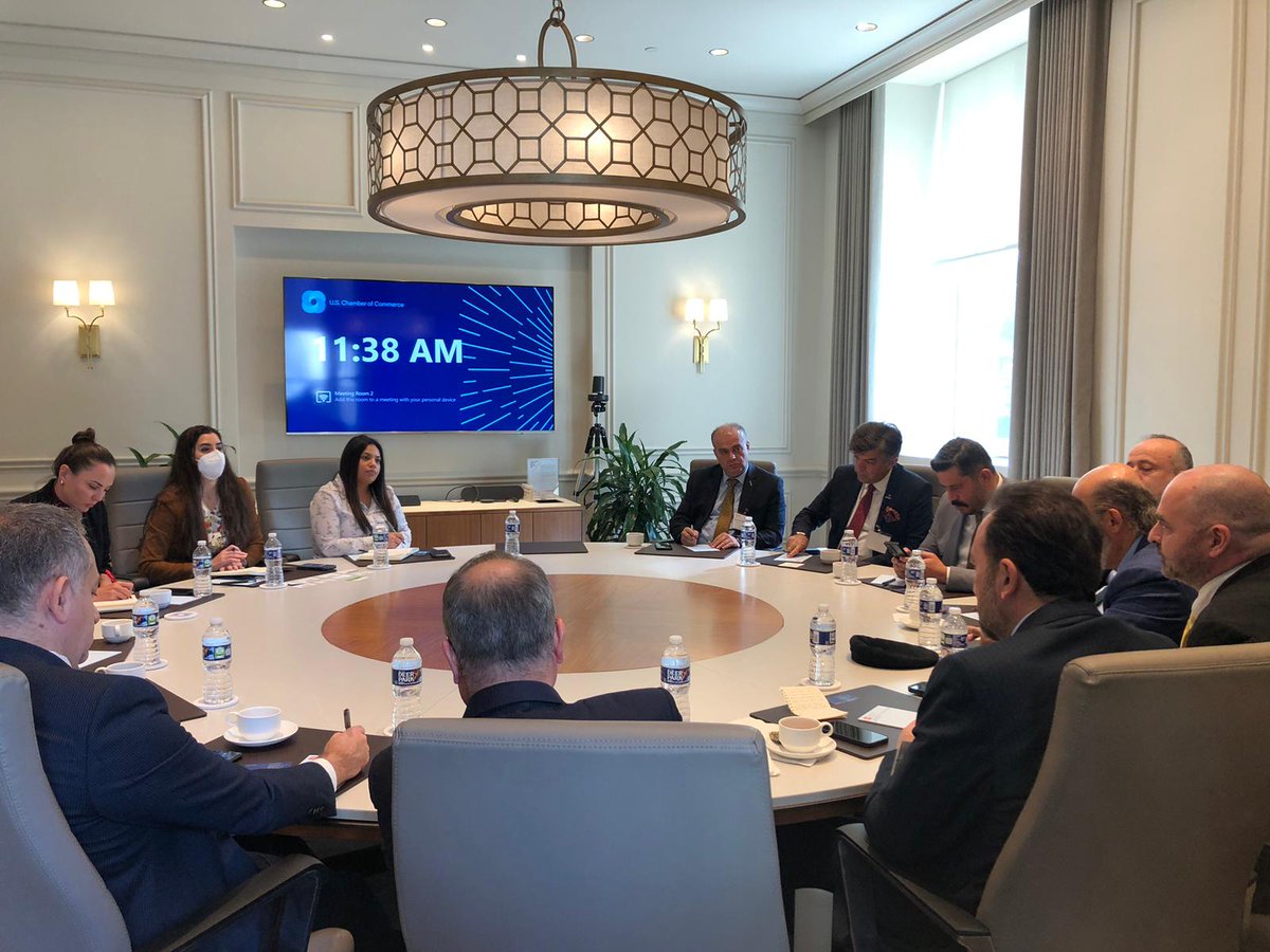 ABD programı kapsamında Washington'da temaslarını sürdüren Genel Başkan <a href="/MahmutAsmali/">Mahmut Asmalı</a> başkanlığındaki MÜSİAD heyeti, ABD Ticaret Odası Türkiye İş Konseyi Yöneticileri ile bir araya gelerek, iki ülke ticari ilişkileri ve bölgesel ticaret fırsatlarına ilişkin istişarelerde bulundu.