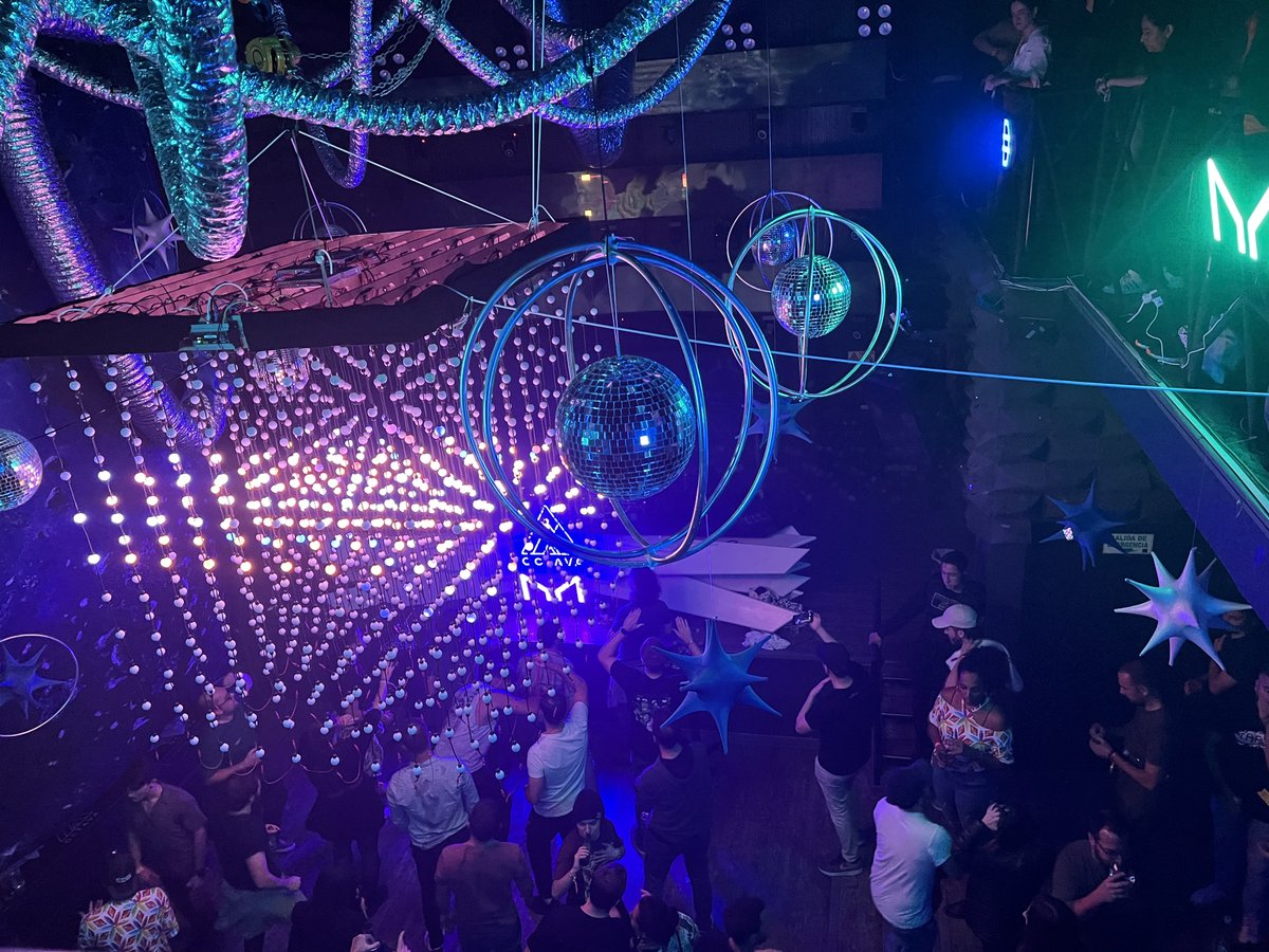 SkyEcosystem's tweet image. 1 week back in time, we were enjoying #DevconVI

Today, it&apos;s the time to remember, reflect, and thank everyone who was involved in this experience

We had an important presence during Devcon, and it couldn&apos;t have been better

Maker&apos;s @EFDevcon highlights are here

↓🇨🇴