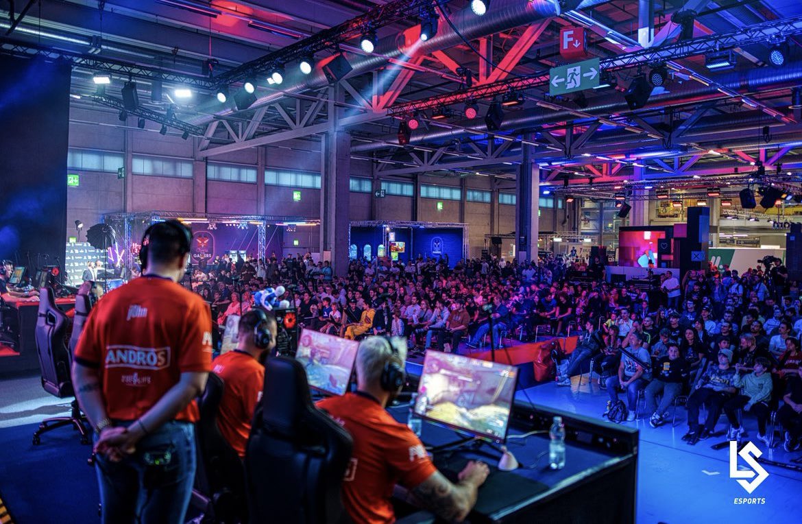MALI_csgo's tweet image. Last Sunday we won the CS:GO tournament of @switzerlanCH + the @Swisscom_Gaming final with a fantastic crowd. It was amazing to play in front of this crowd with such an amazing team thank you all for everything @lausanneesports @eleKzCS @n1kista @day0s_ @merisinho_csgo