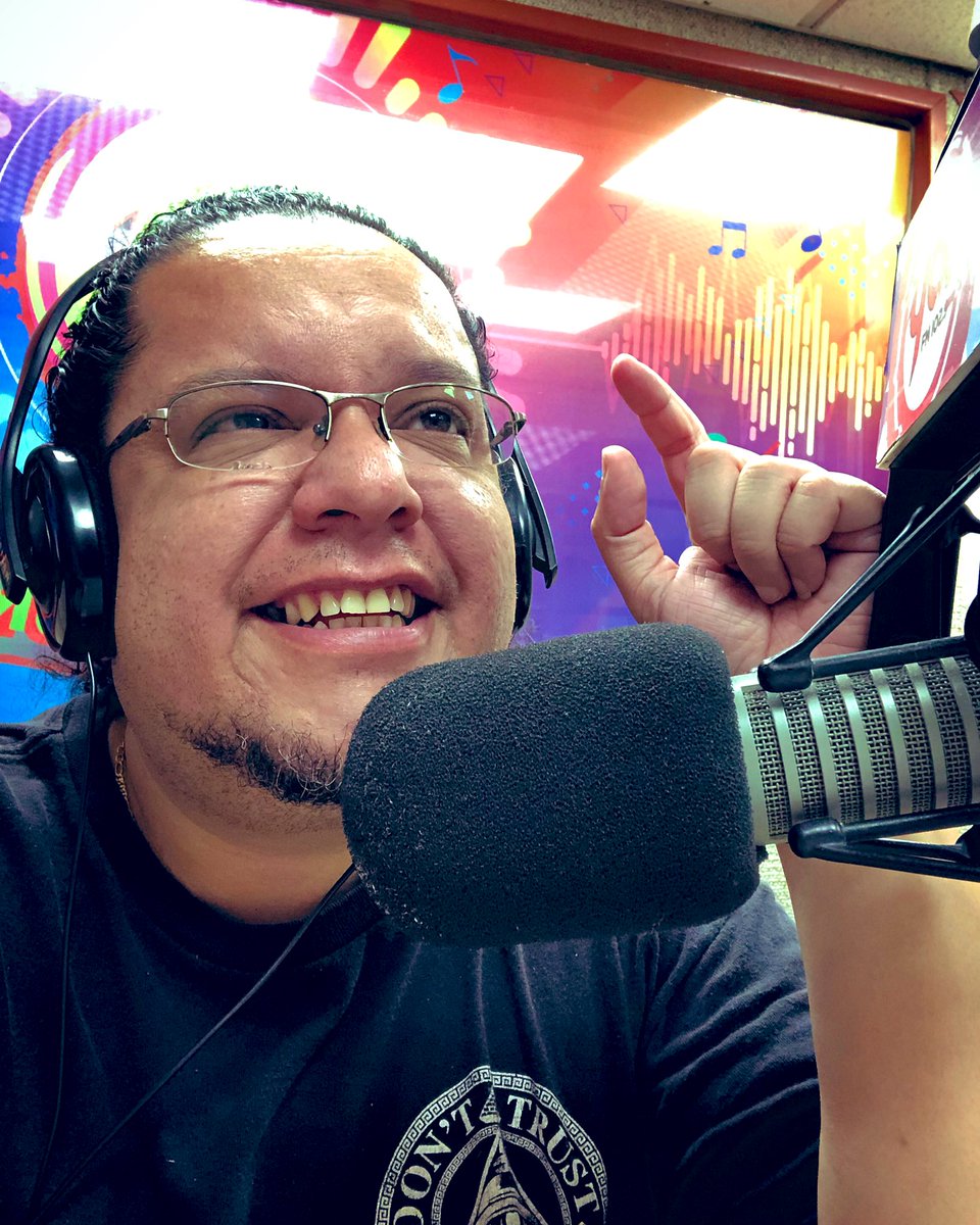 yafmveracruz's tweet photo. Llega @lord_byron82 listo para que tu miércoles esté chingón! Quédate con el de 11 a 3 PM 😎🎙📻🔥#VibrandoAlto #Miercoles #FeelTheMusic #Veracruz #ByronLocutor #wwwyafm #YoEscuchoYaFM https://t.co/9WmO9yMrzN
