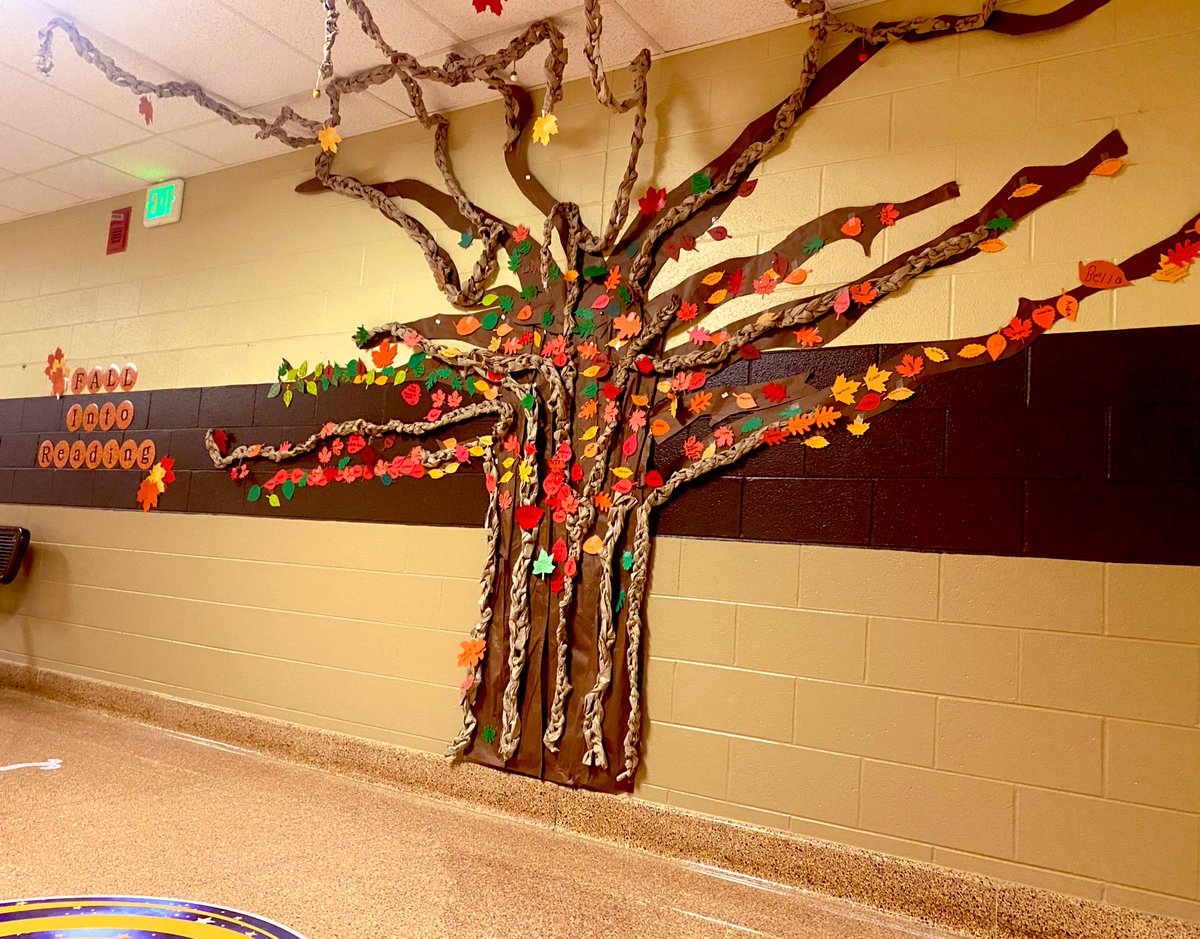 the_MrBraun's tweet photo. 3 days into our reading challenge and look at all the leaves!! Each one represents a book read by our Golden Bears 🤩🐻📚 We are determined to fill this wall with fall 🍂🍁🍃🍂🍁🍃 #mcscbears #ChasingGreatness #fallintoreading #growingreaders https://t.co/iovd2ifQ0X