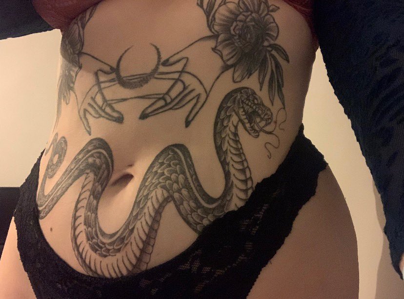 getpegged_'s tweet photo. Snake is all finished so happy https://t.co/BFkZjaHzqi