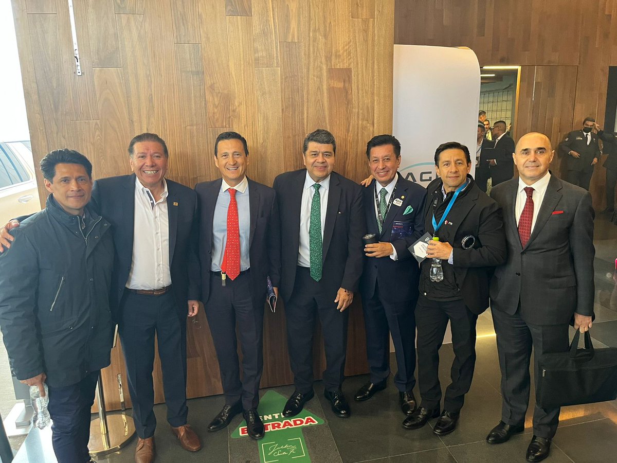 AMESP_oficial's tweet photo. La AMESP a través de su Presidente @CapSalvadorLop1 la Directora General Lic. @vtorreslanda y asociados, presentes durante el 1er día del #EPSummit donde nuestros asociados @delago01 de #Galeam y Johnny Torres de @WSO_Security participan como ponentes.
#SoyAMESP #FuerzaAMESP https://t.co/tCA9pUOk0I
