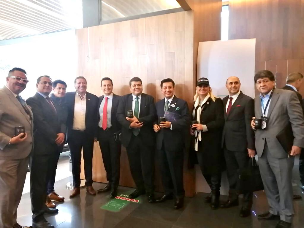 AMESP_oficial's tweet photo. La AMESP a través de su Presidente @CapSalvadorLop1 la Directora General Lic. @vtorreslanda y asociados, presentes durante el 1er día del #EPSummit donde nuestros asociados @delago01 de #Galeam y Johnny Torres de @WSO_Security participan como ponentes.
#SoyAMESP #FuerzaAMESP https://t.co/tCA9pUOk0I