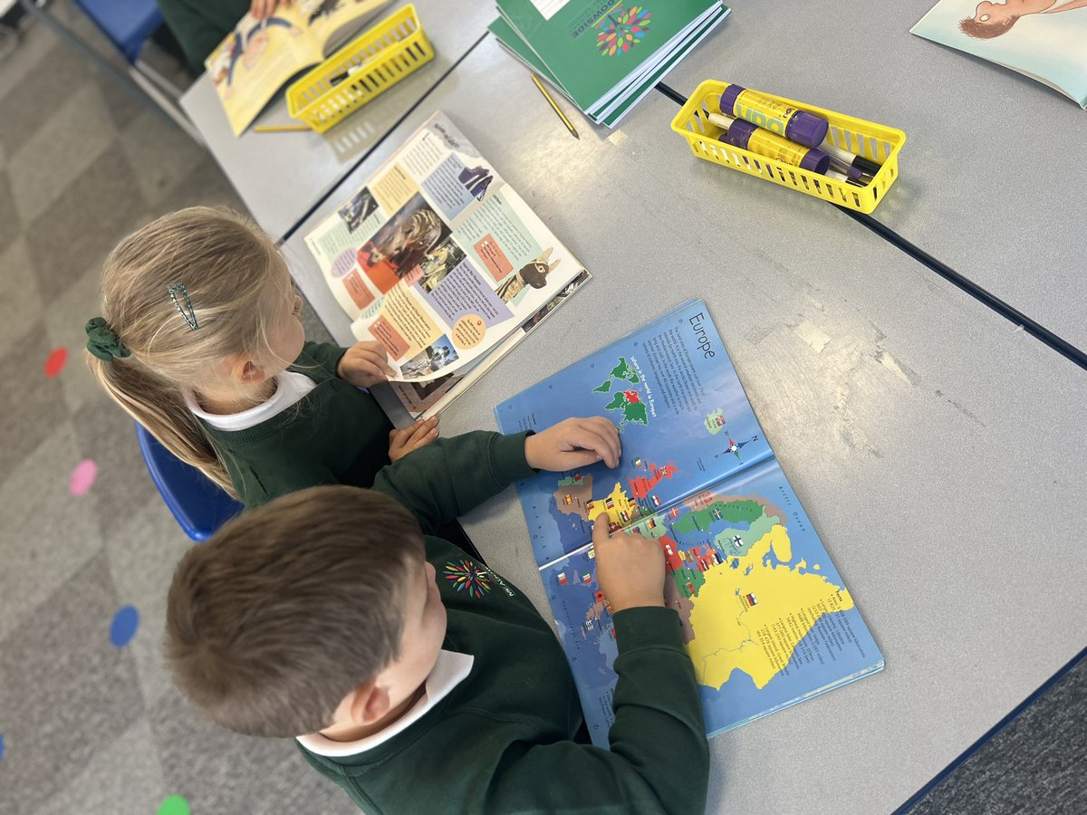 MeadowsideFir's tweet photo. Today, we had some spare time before lunch to explore books from the reading corner with our friends. #ReadingForPleasure #MeadowsideReading #HappyReading 📚 https://t.co/ZsKUEFouyk