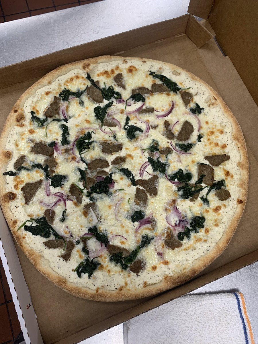 How they looking?!  <a href="/ChefGruel/">Chef Andrew Gruel</a> #picsfromthepass #pizza #food #pizzaguy