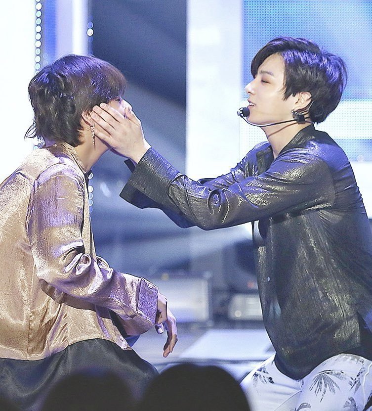 taekook tweet media
