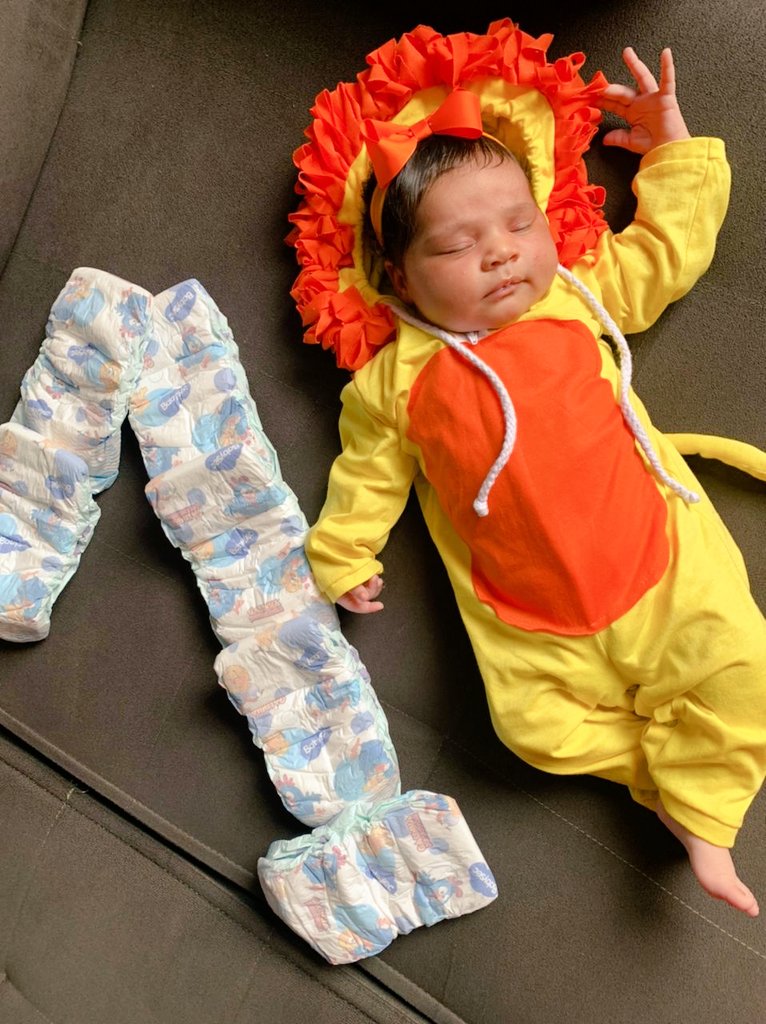 LabelaJennifer's tweet photo. Leoa de laçinho sim 🤭🧡💛 https://t.co/om9LtT9t9W