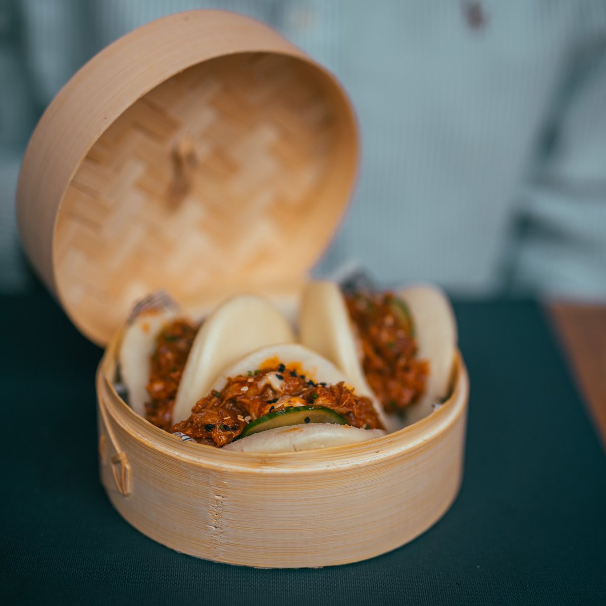 🍃 Un bocado de lo más delicioso, ¿de verdad que todavía no has probado los Baos de costilla ibérica a la barbacoa de TOP ONE? 🙌🏻 

#TopOneByWorkshop #GrupoDelCacique 

🍽 TOP ONE by WORKSHOP 
📍 Padre Damián, 21⁣
📱 680 380 603 • 620 593 521 • 910 569 041⁣ • 915 134 611