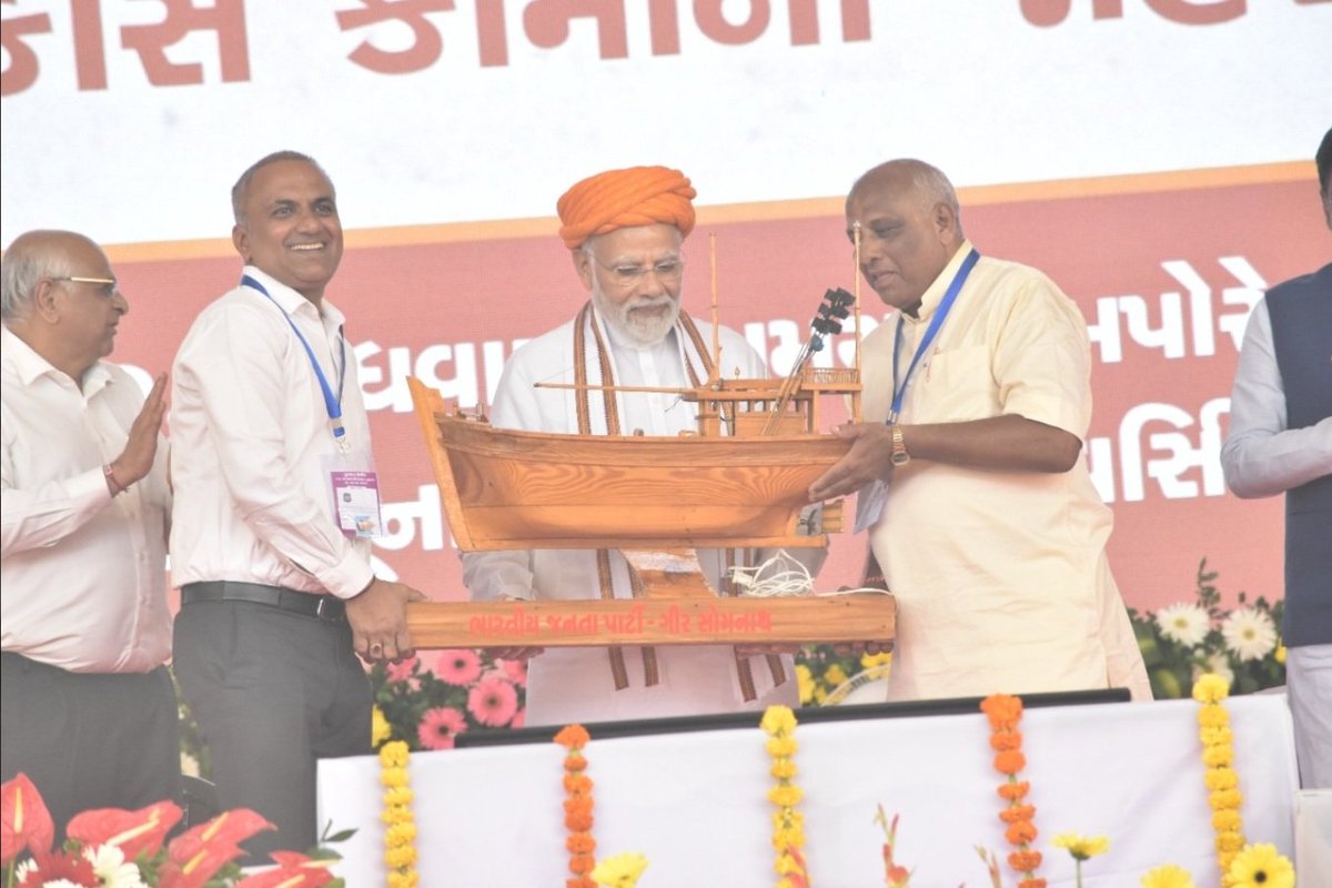 MansinghP_BJP's tweet photo. સંત સુરા અને સાવજની ધરતી જુનાગઢ ખાતે વિશ્વનેતા તથા દેશના યશસ્વી પ્રધાનમંત્રીશ્રી Narendra Modi જીનું સ્વાગત-સન્માન કર્યુ હતું https://t.co/3RLSBvgDPd