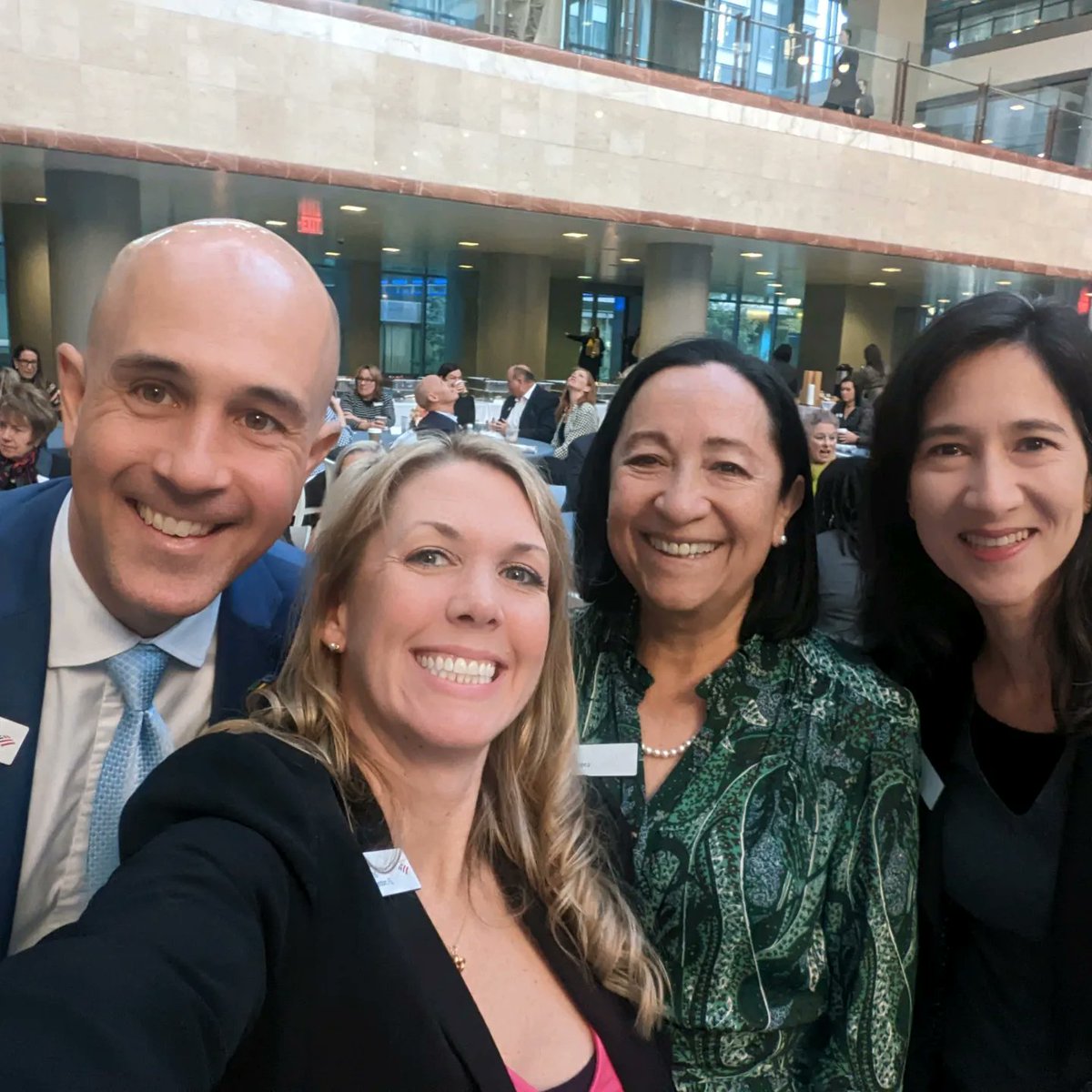 dignity4all's tweet photo. Thank you @BankofAmerica for an amazing and inspiring experience for @UnidosNow leadership team. #neighborhoodbuilders https://t.co/EpqkAOKFfA