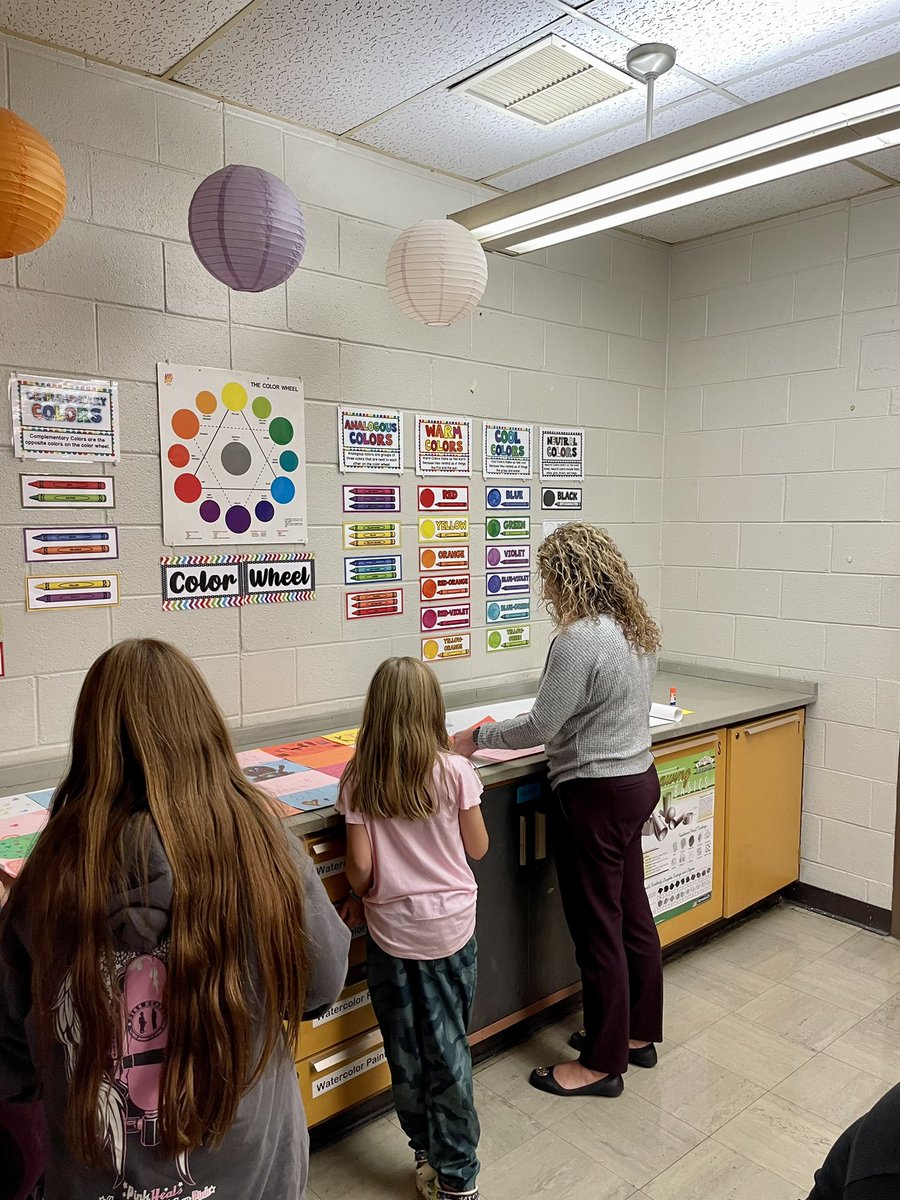 mrs_pizzino's tweet photo. Thank you to all the amazing students, families, and staff that joined us for our #OneStatelinerStory celebration at PES. #choosekind #wonder π @PAWSitivelyPES https://t.co/10nKrmo4ZQ