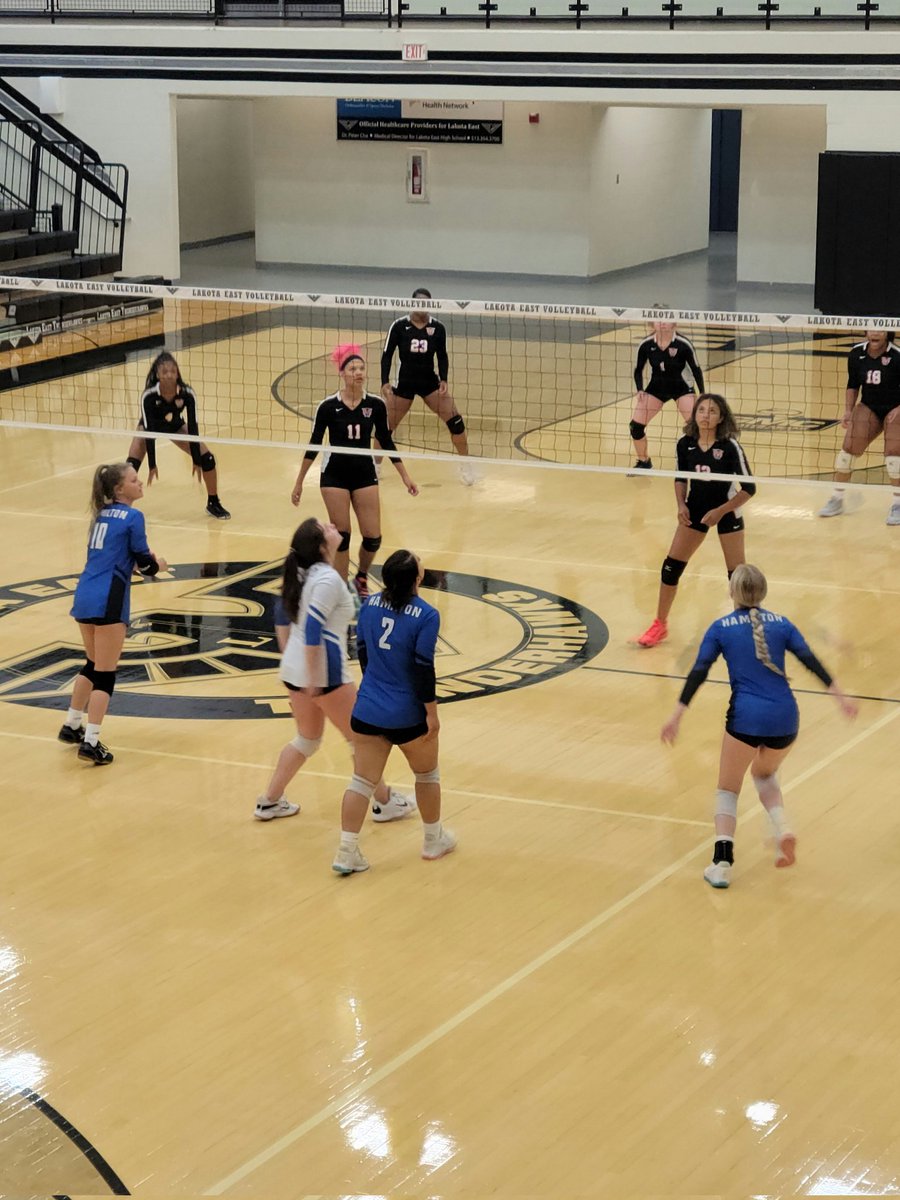 HHSBigBlueAD's tweet photo. BIG BLUE 🏐 closes out the match 25-17. They return to action Saturday morning to take on #1 seed Ursuline at 11am https://t.co/NDZT1pTb5V