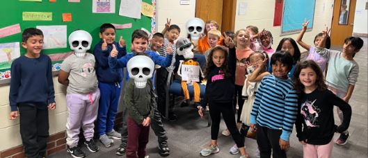 MONTYOHES's tweet photo. Ms. Hoffman's Cubs found Skully today!  He's on the lookout for our #CubCoreValues in action!  Where will he be tomorrow? https://t.co/bosNVmHVih
