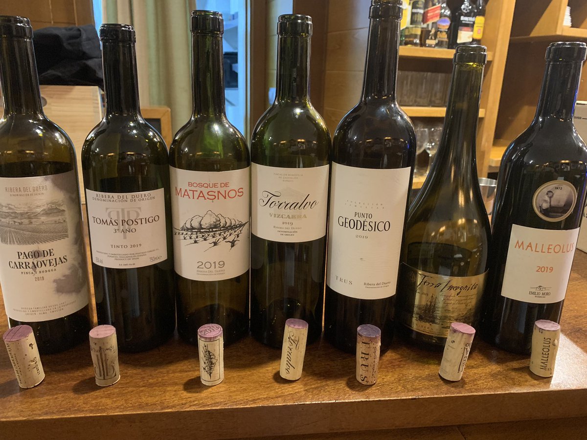 vinosyvinazos's tweet photo. Hoy cata ciega @DORibera 2019.Ganador,pese a su criticada fama,@PagoCarraovejas .De cerca,#tomaspostigo y @BosqueMatasnos.Claro perdedor,sorprendentemente, #Malleolus @emilio_moro.#torralvo @BodegasVizcarra #puntogeodesico @BodegasTrus #terraincognita @BodegasVilano ahí ahí. https://t.co/wCKF7VoFGe