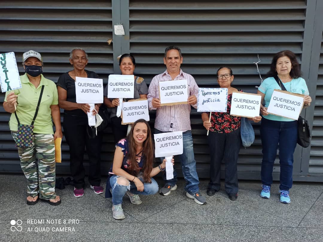 CorotosGCCrespo's tweet image. #MercadoDeLosCorotos
78 Días sin Trabajo y nuestras Familias sin su sustento, somos 326 Comerciantes 326 Familias S.O.S
@dcabellor @NicolasMaduro @delcyrodriguezv @gestionperfecta @Nahumjfernandez @jorgerpsuv @irisvarela