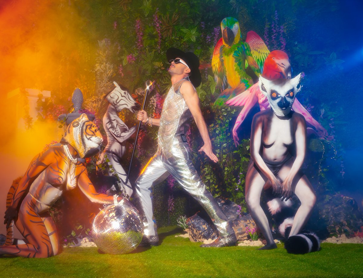 bemymiddlespoon's tweet photo. living in my own world &amp; I love it

📸 @jxnart
🎨 @anna.chapovalov

#indieartist #artistsofinstagram #rnb #pop #bonbonboy #middlespoon #bananapop #singer #singersongwriter #photoshoot #bodypaint #halloween2022 #costumeideas https://t.co/JyM2EvWVBi