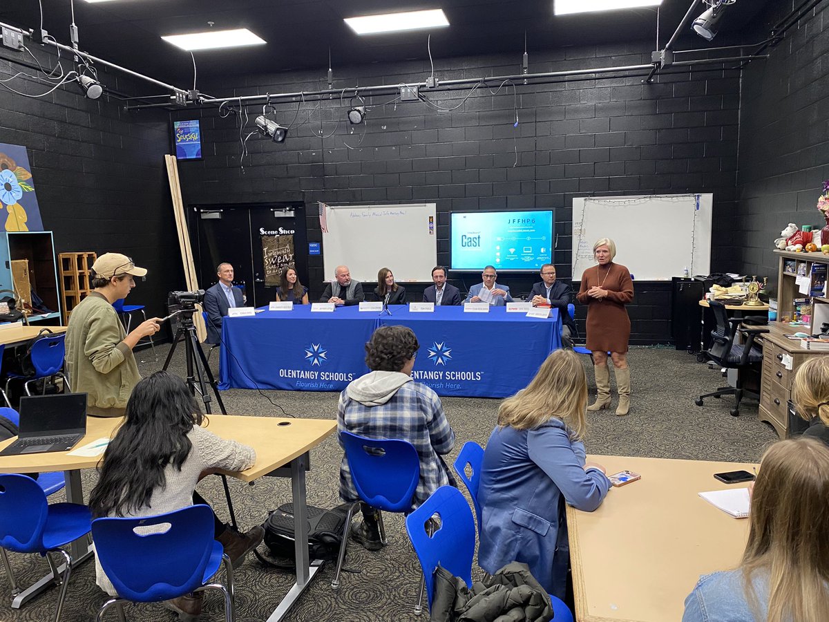 Todd_spinner's tweet photo. Pre-BridgEd Press Conf before parent informational meeting at Berlin. Journalism students getting to ask Community business leaders questions!  #Opportunities!🐻✔️
@obhsstudentnews @ClawsUpEnglish @ErinBushOBHS @MainObhs https://t.co/UCJYVH3GpE