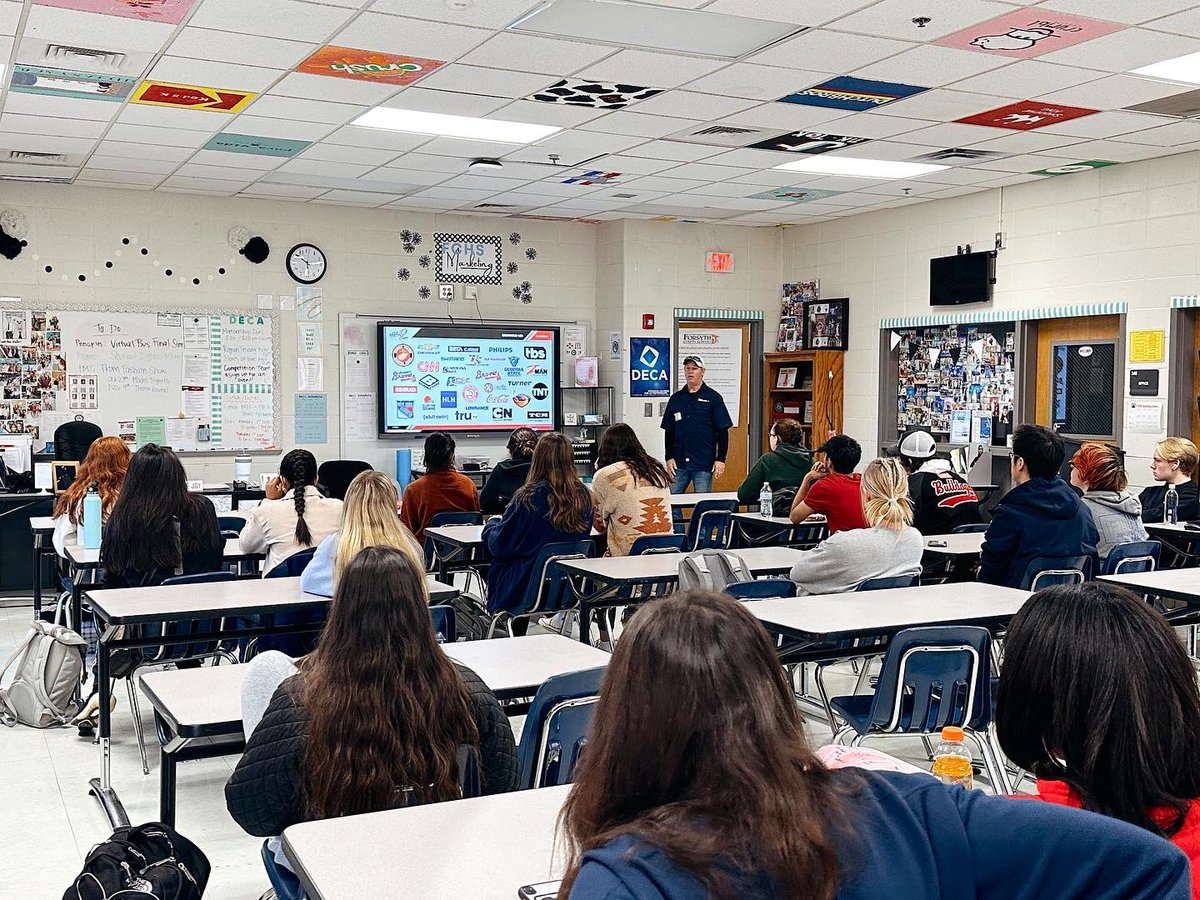 fchsdeca's tweet photo. Today our Promo &amp; Dig. Mktg students had the privilege of listening to @mrood18 from OutdoorFlics. We enjoyed getting to see his work &amp; learn from his experience in graphic design &amp; branding. Thank you for taking the time to come speak to us to us! @FCCollegeCareer https://t.co/P24r3WS0Jk