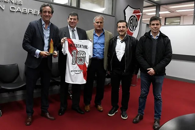 VSportsTM's tweet photo. River recibió el Premio Simon Wiesenthal en reconocimiento a su trabajo en el marco de la lucha contra la discriminación, el racismo y la xenofobia. https://t.co/bUBvRtIO0J