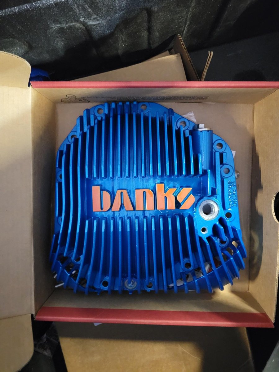 BanksPower's tweet photo. Who'da thought blue and orange would look cool on a Banks Ram-Air Diff Cover? π§π€© #bankspower #ford #superduty #powerstroke #fordtrucks #6point7 #differentialcover #diffcover #banksdiffcover https://t.co/AV5Gs1w0Ox