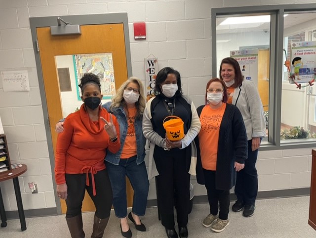 TAPPSchool's tweet photo. Staff and students wearing orange in support of bullying prevention Unity Day! TAPP strives to represent Kindness, Acceptance, & Inclusion. #UnityDay2022 #JCPSBullyingPrevention #JCPSBullyBlockers https://t.co/ZWfAqzTBIc