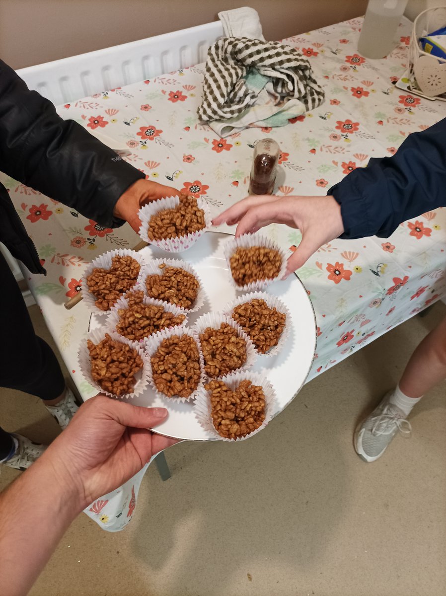 YouthActionNI's tweet photo. During last night's #LifeMaps session, the young men from our member group Spring worked together to make some buns. They said 'We worked together really well as a team' and 'it was good craic'. #Learning #Flow #SocialConnections @OURGenCYP1 @SEUPB @abcb_council https://t.co/OwaOwfEhTm