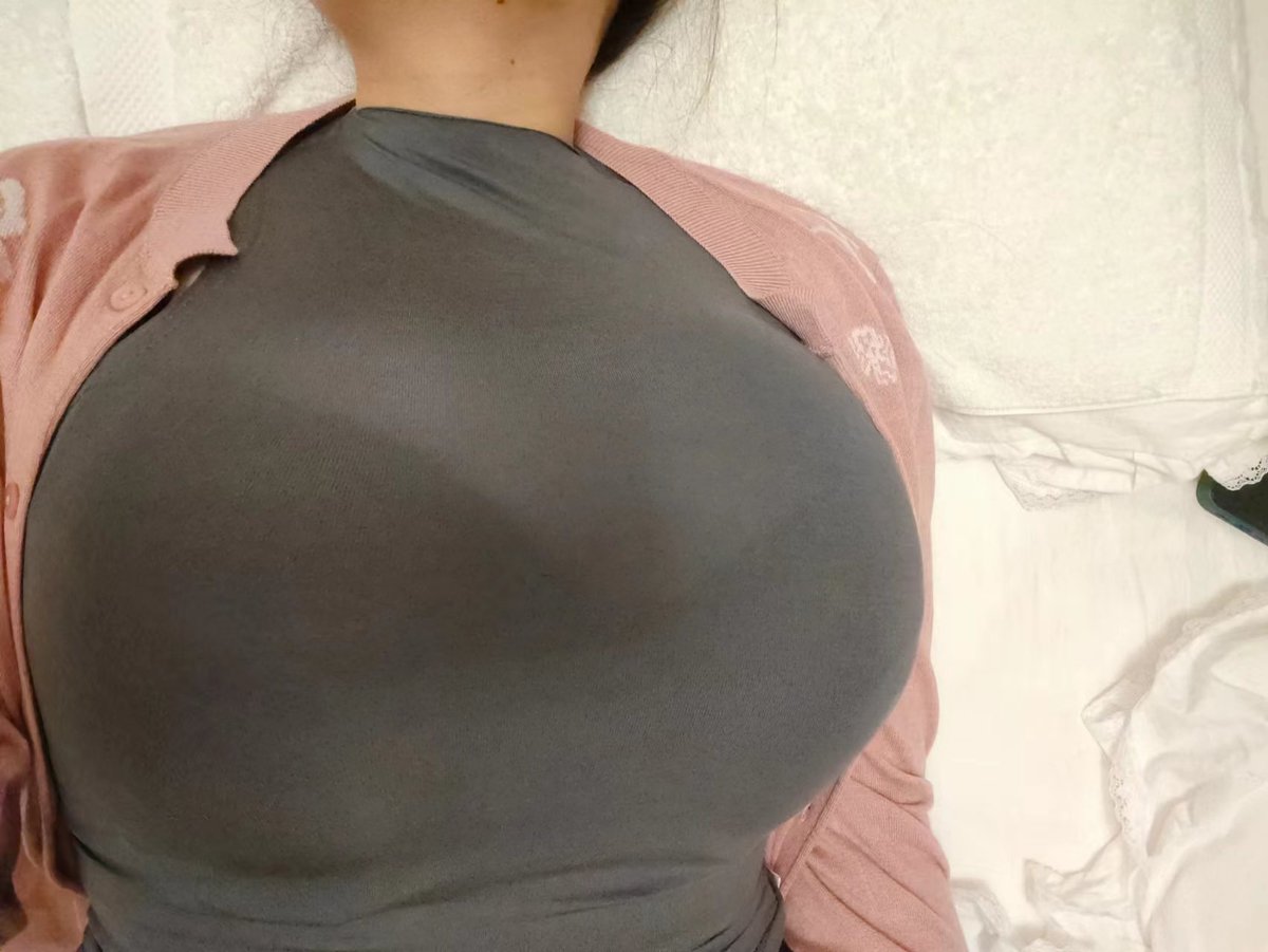 有戀乳癖的肌肉帥哥，快來滴滴，非誠勿擾