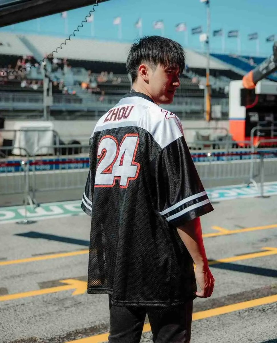 F1Influence's tweet photo. Styled for the States. @alfaromeoorlen drop a new collection for the #USGP, in collaboration with @codezeroracing. 🇺🇸👕
#F1 https://t.co/l2HgafzrkG