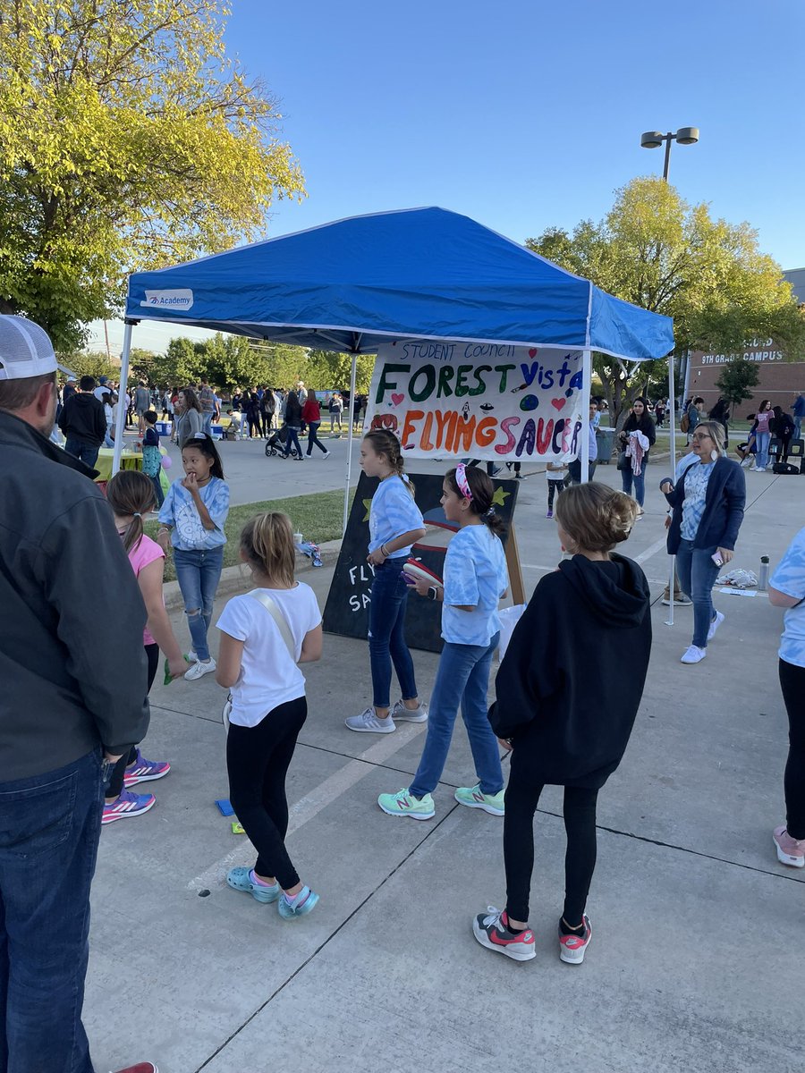 FveStuCo's tweet photo. Having a blast at the FMHS homecoming carnival! https://t.co/EoKF0vy03P